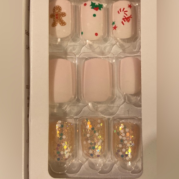 SO CUTE!! Kiss Holiday press on nail Bundle of TWO SETS!! NIB - Picture 3 of 5